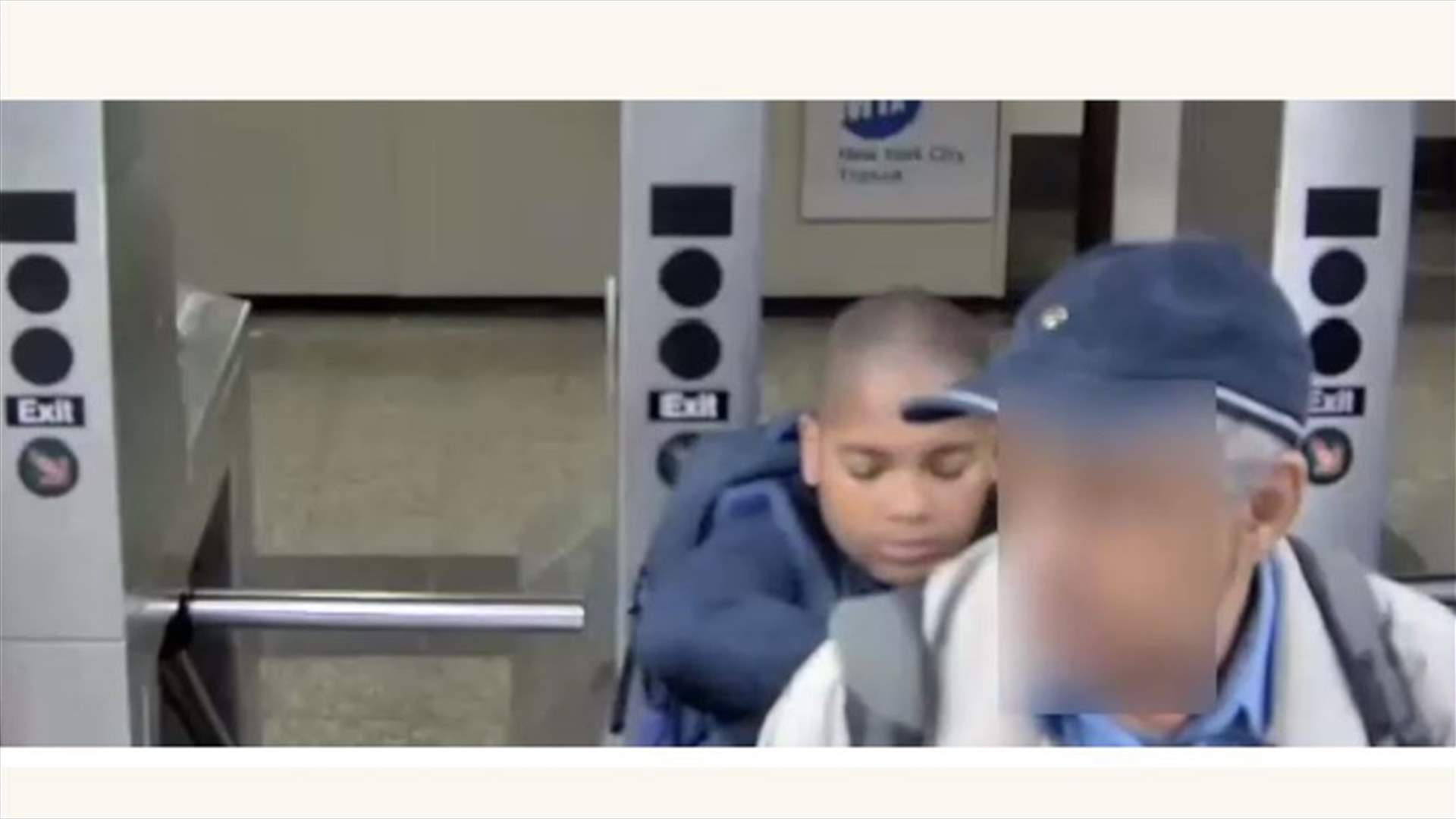 أقنعه بأنه شرطي... مراهق يغدر برجل يعاني من مشاكل في الرؤية