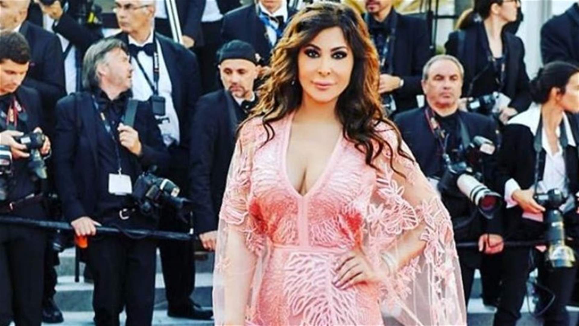 بالصور- إليسا تستجم في حمّام السباحة.. وثمن فستانها في "كان" سيُفاجئكم