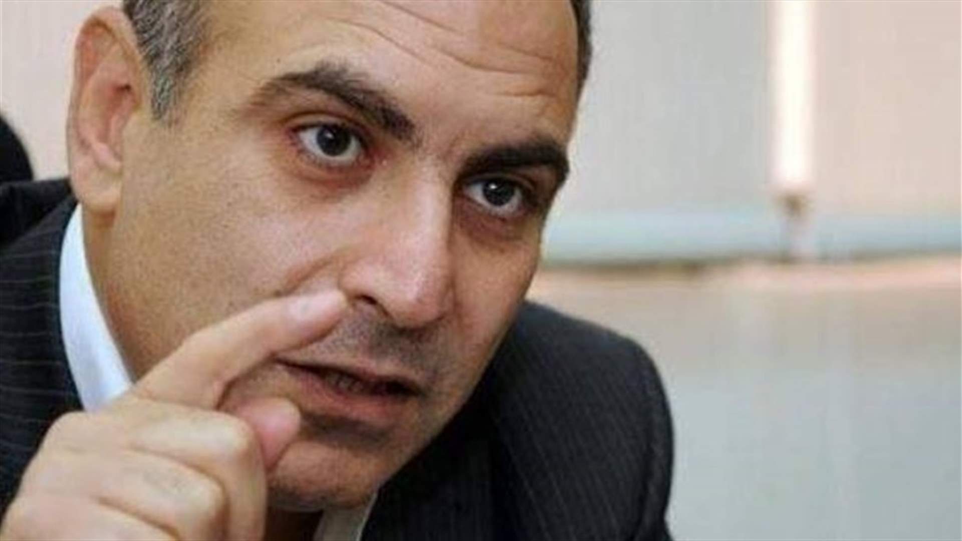 صورتان وتغريدة تفاجىء الناشطين... هل تعرض حساب زياد أسود للقرصنة؟