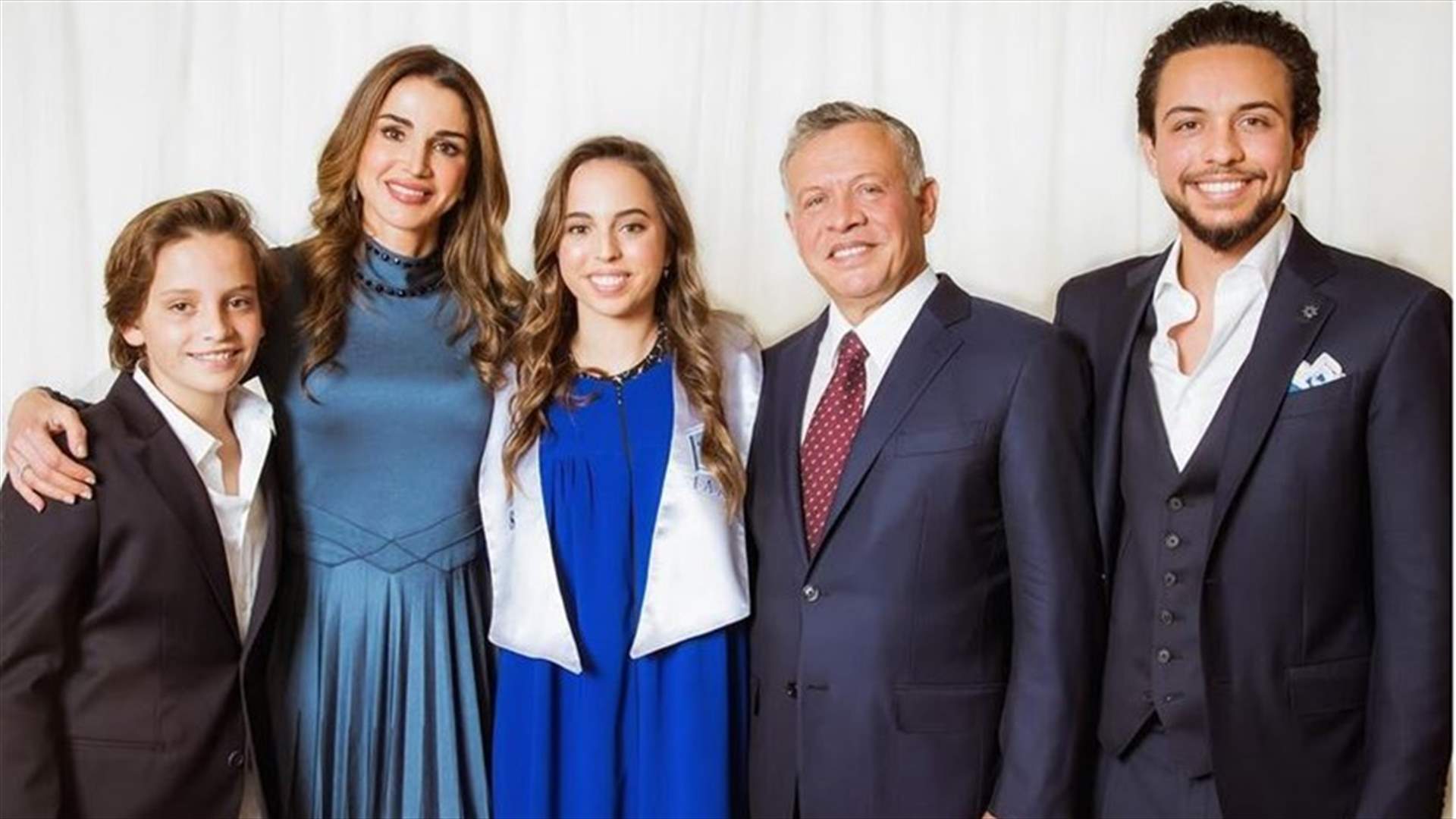 بالفيديو- عفوية الملكة رانيا وطرافة ولي عهد الأردن... في حفل تخرج الأميرة سلمى