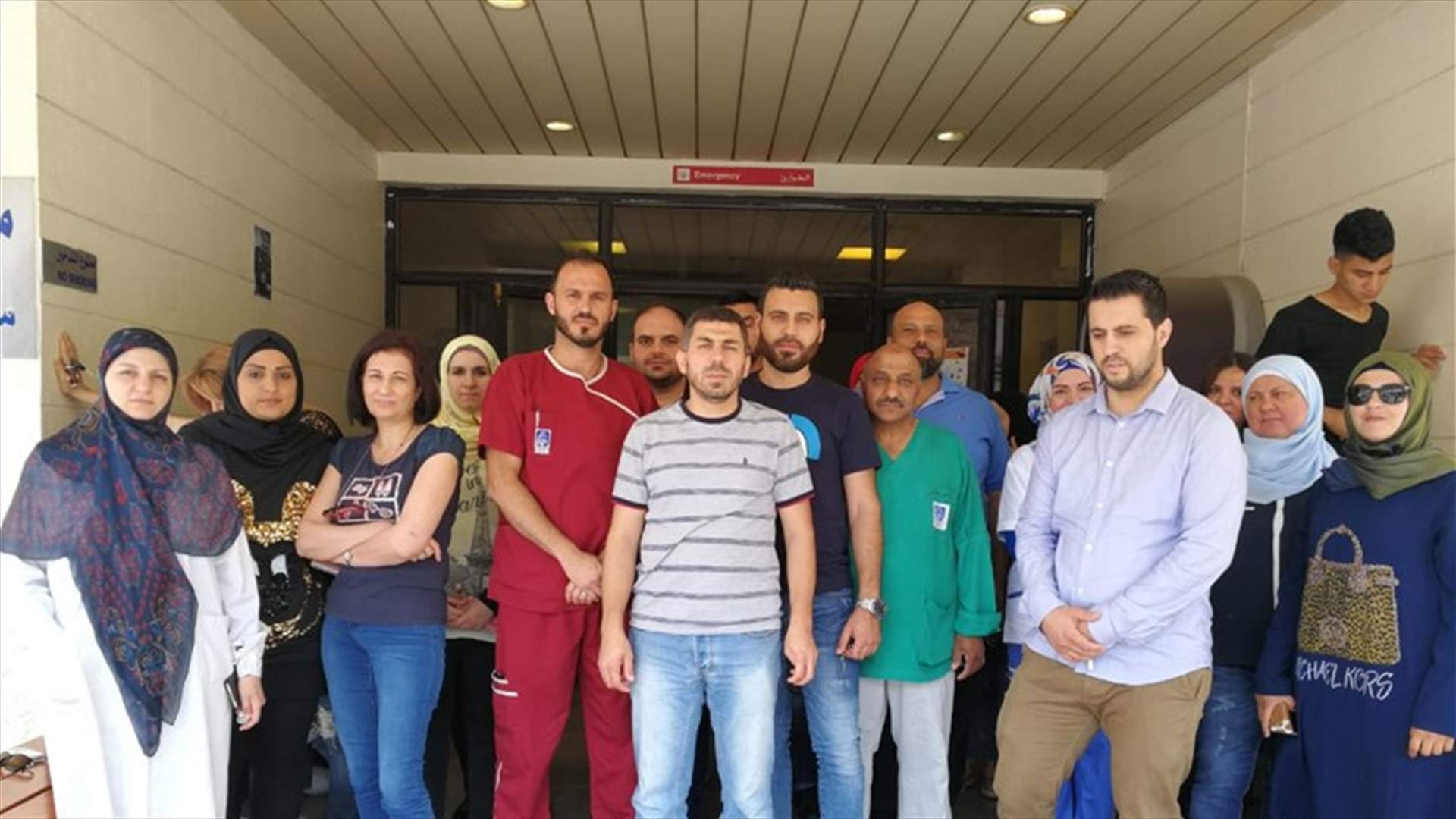 موظفو مستشفى صيدا الحكومي مستمرون في اضرابهم المفتوح...