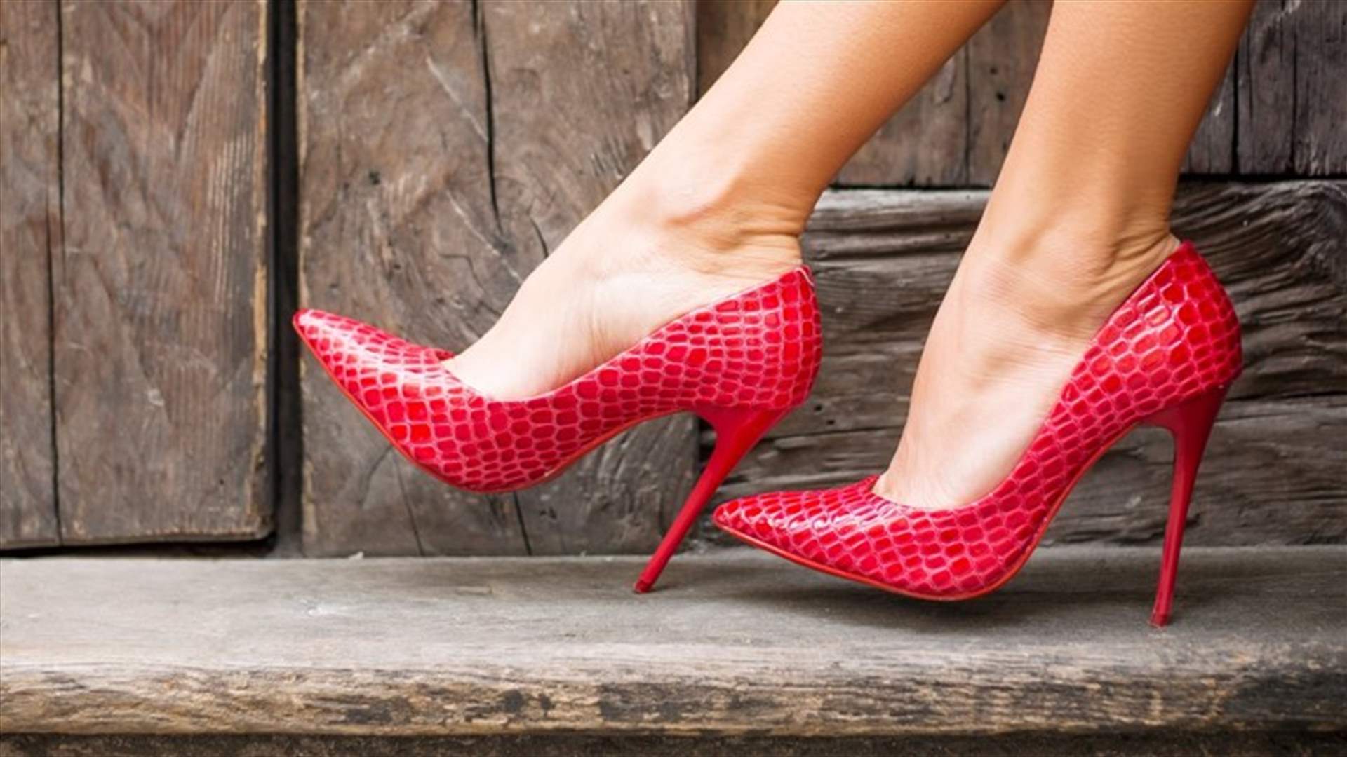 هل يشكل ارتداء الكعب العالي خطرًا على الصحة؟