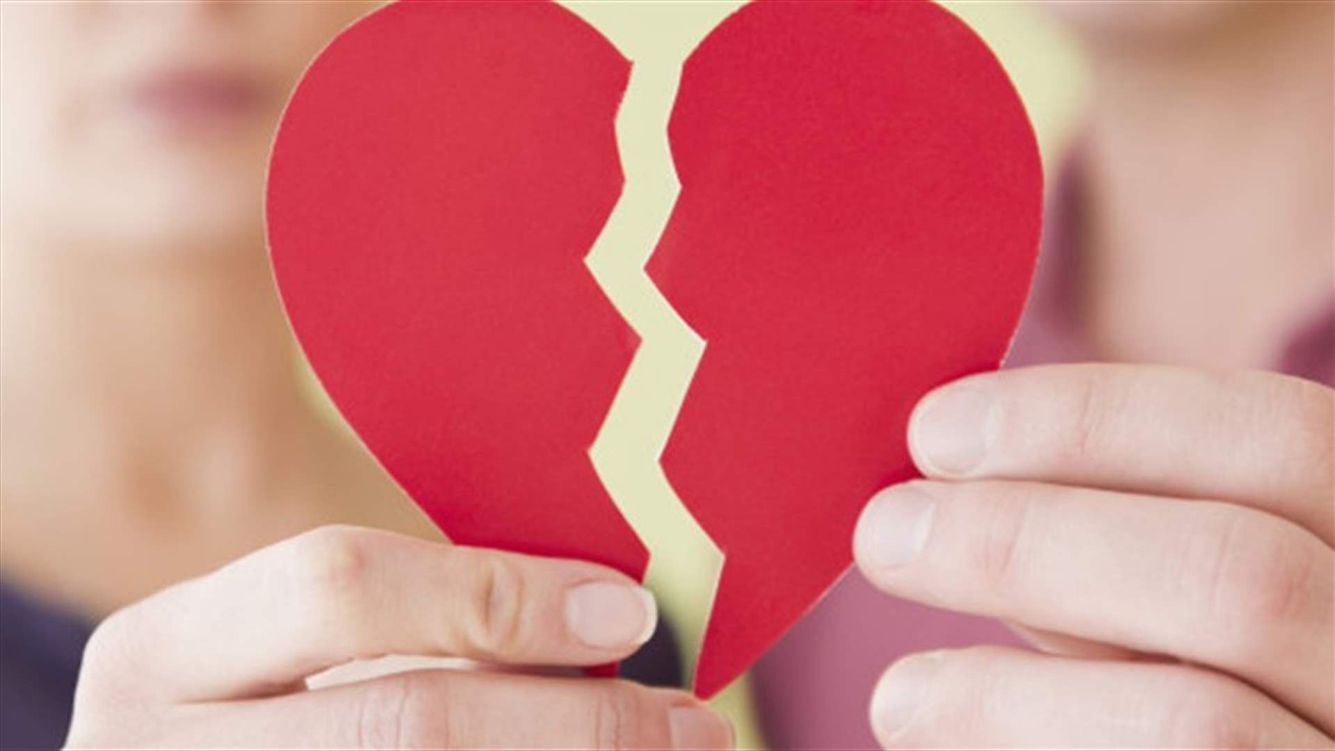 بعدما هجرها زوجها لمدة 10 سنوات... محكمة بحرينية تُنصف امرأة وأولادها!