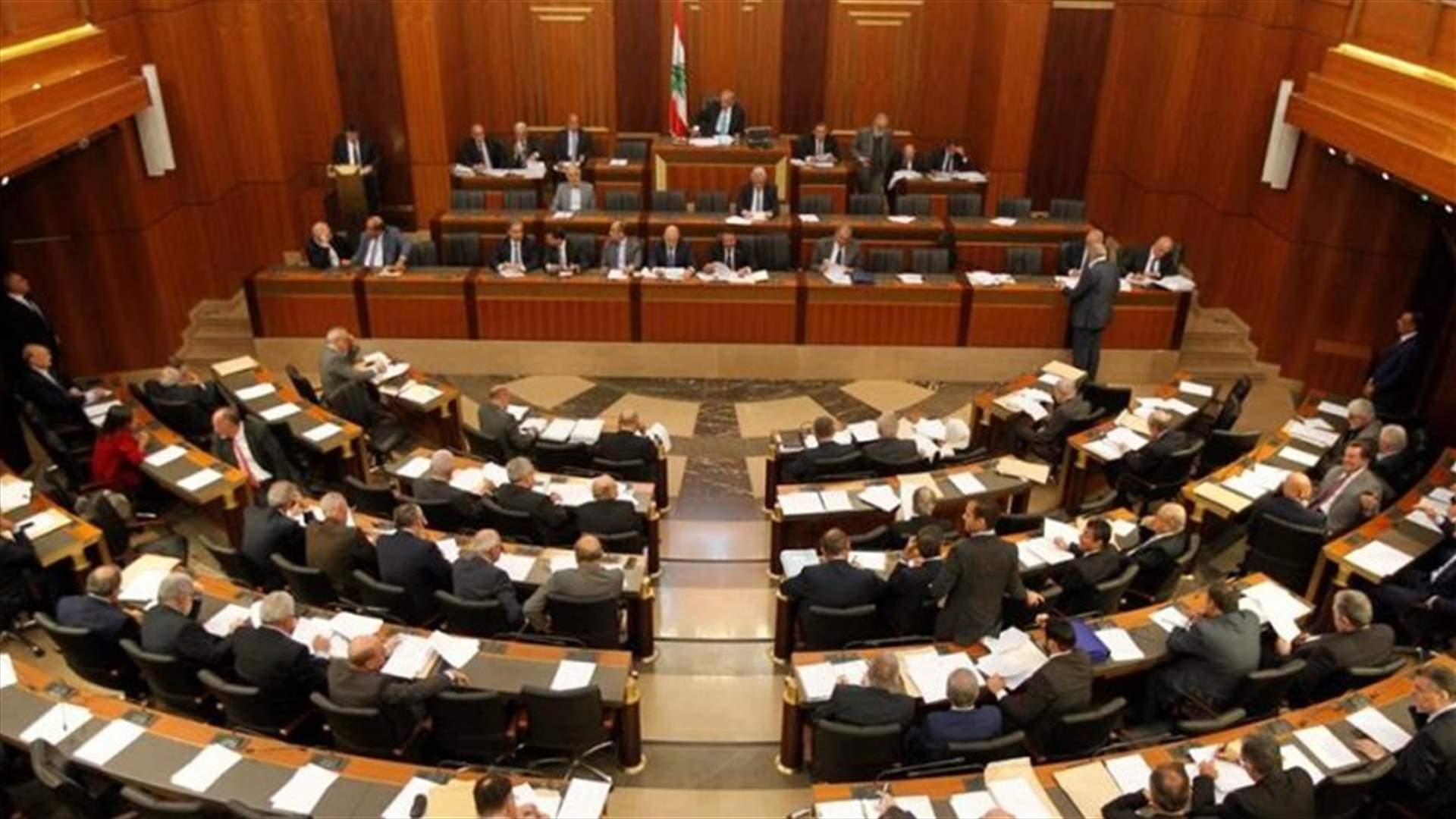 بالصور- قالب حلوى على شكل مجلس النواب... ولقطة تجمع نديم الجميل بطوني فرنجية