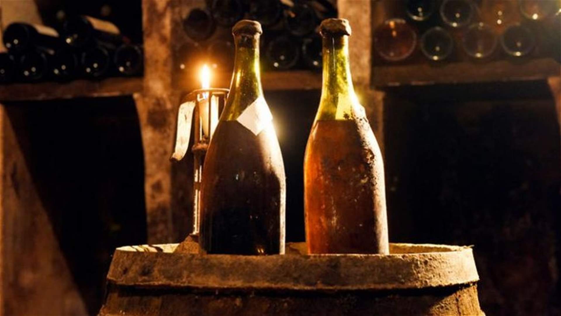 ثلاث زجاجات من النبيذ من عام 1774 تعرض للبيع بمزاد بفرنسا