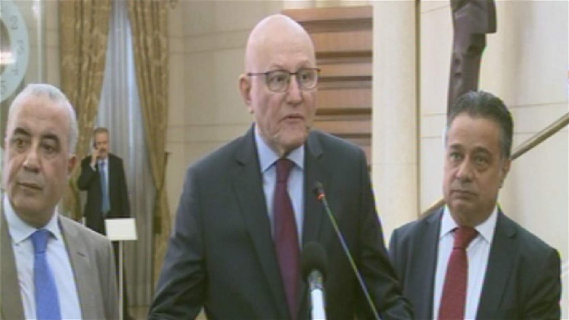 Salam after meeting with Hariri: I encourage him to separate legislative and executive powers