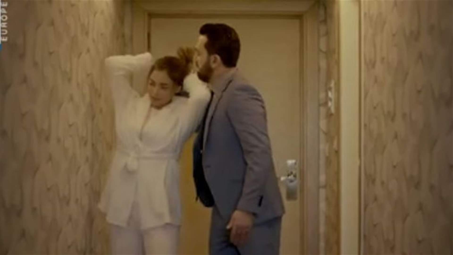 بالفيديو- كمال يعتدي بالضرب على ليزا... وطارق سويد:"بكره كمال"!