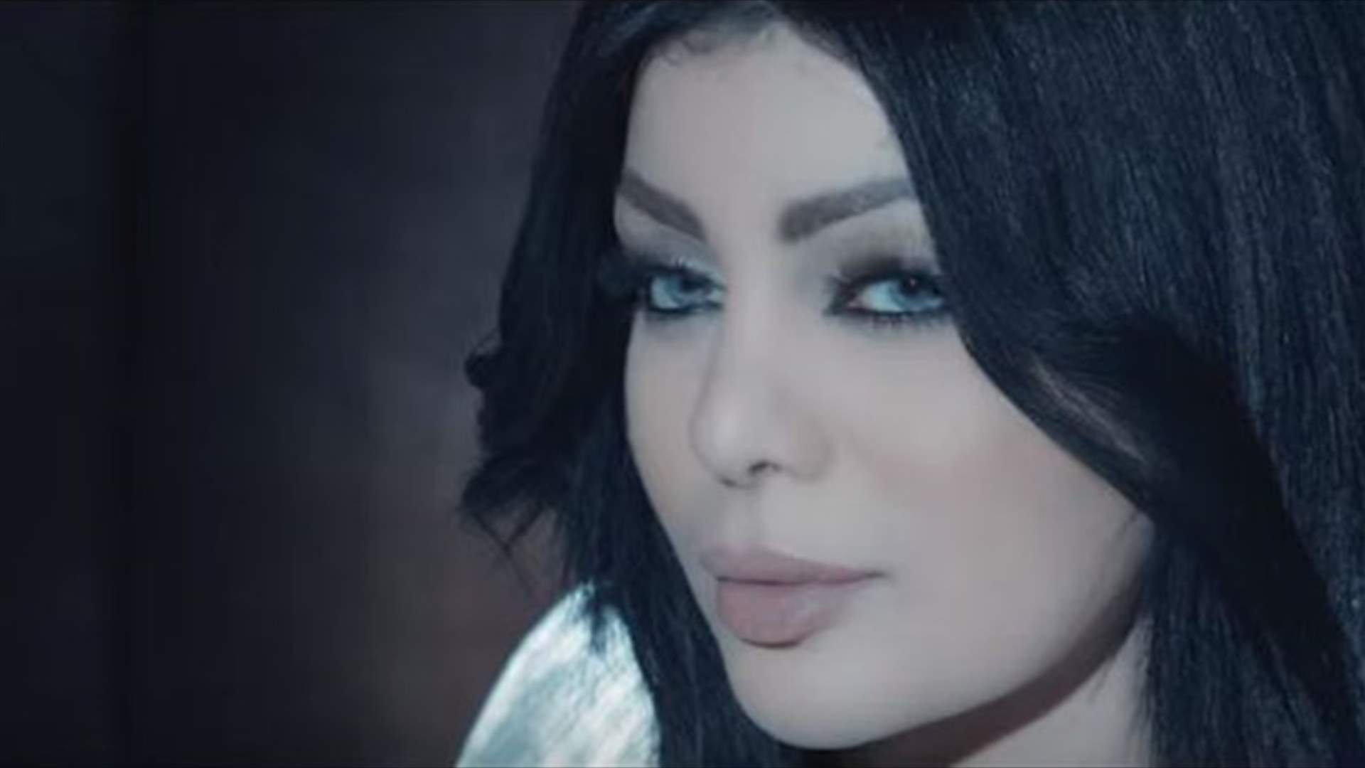 بالفيديو- شبيهة هيفا وهبي في فيديو كليب الفنان رضا؟