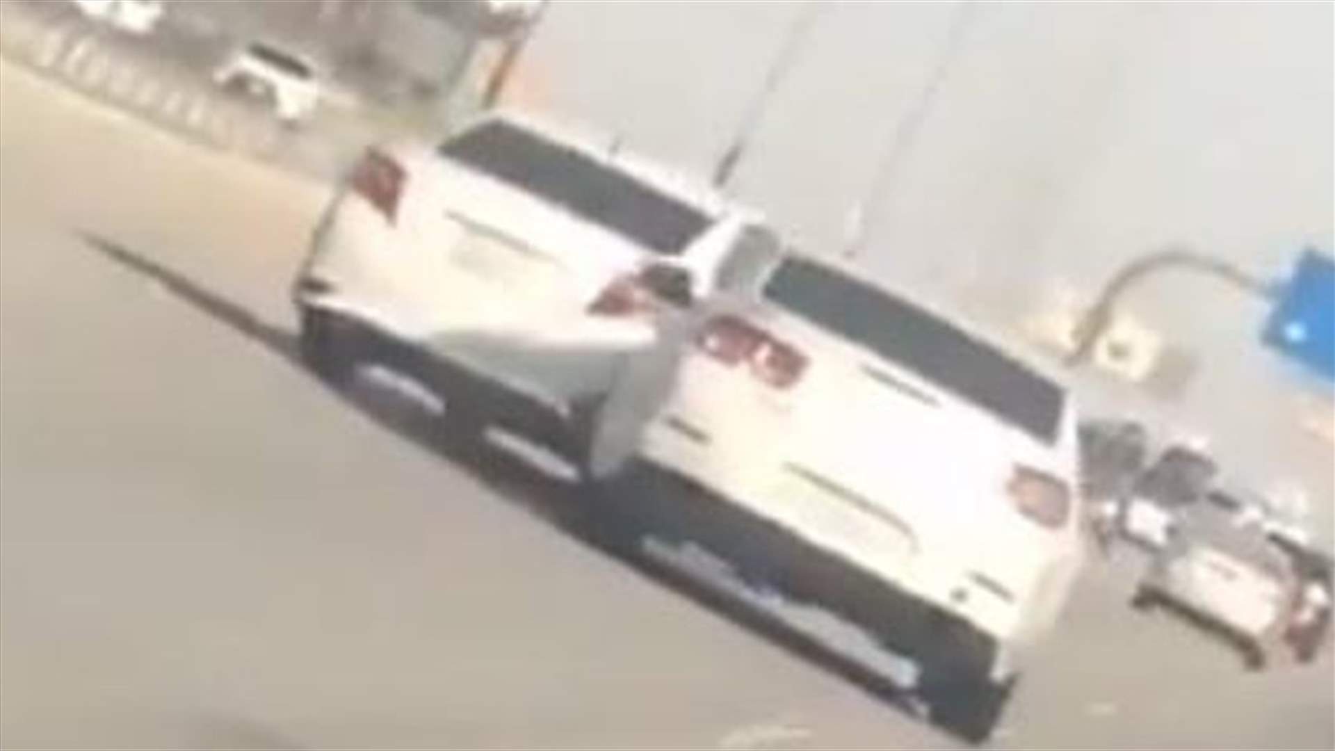 بالفيديو- خلاف بين سائقين على الطريق السريع ينتهي بهذه الطريقة المروّعة