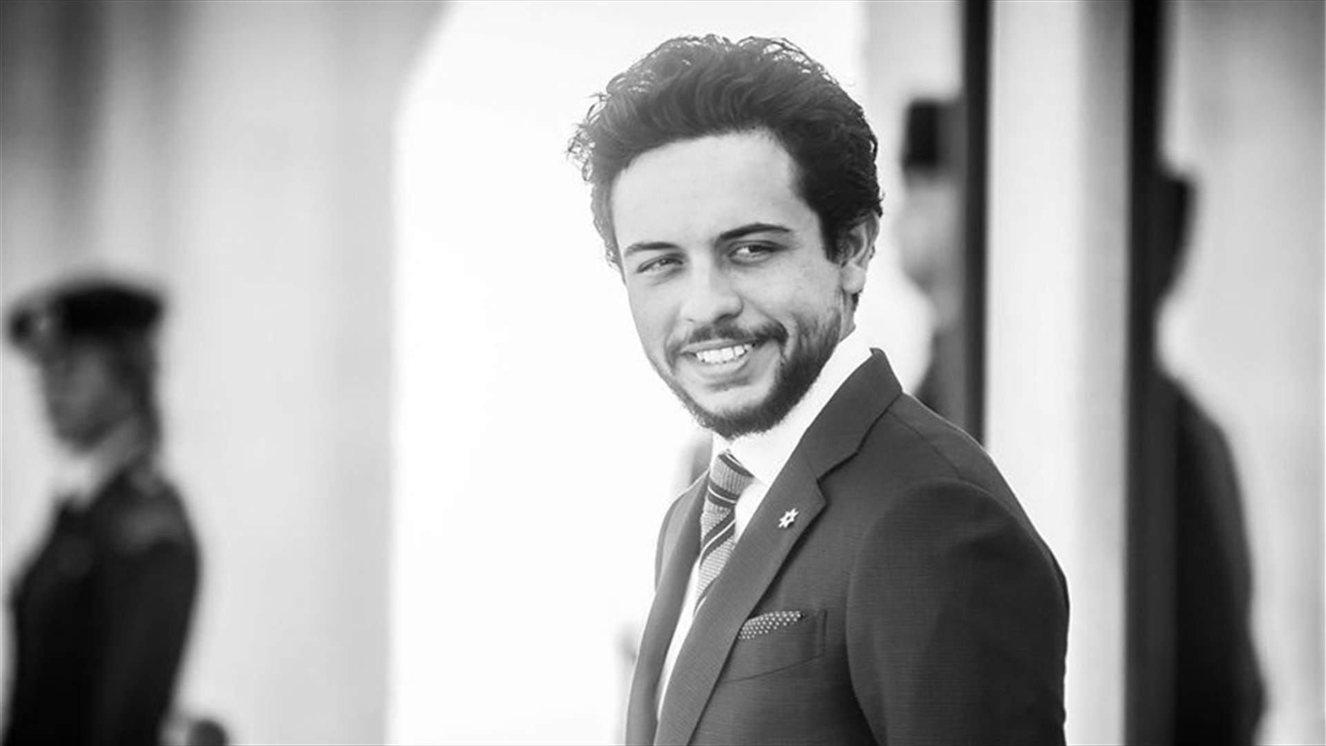 بالفيديو – الأمير الأردني يُرَشّ بالمياه بعد أوّل رحلة طيران منفردة له