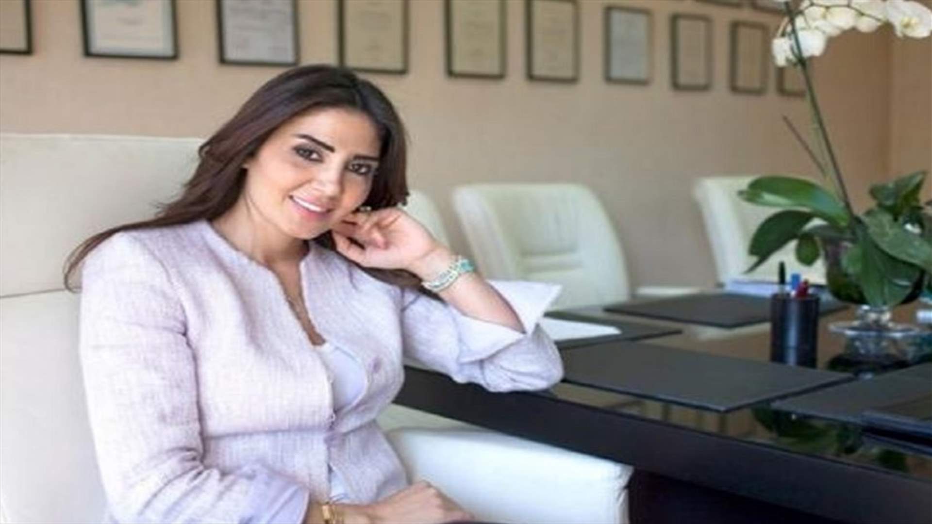 اجتماع مع سوزان الحاج في المديرية بغياب وكيلها