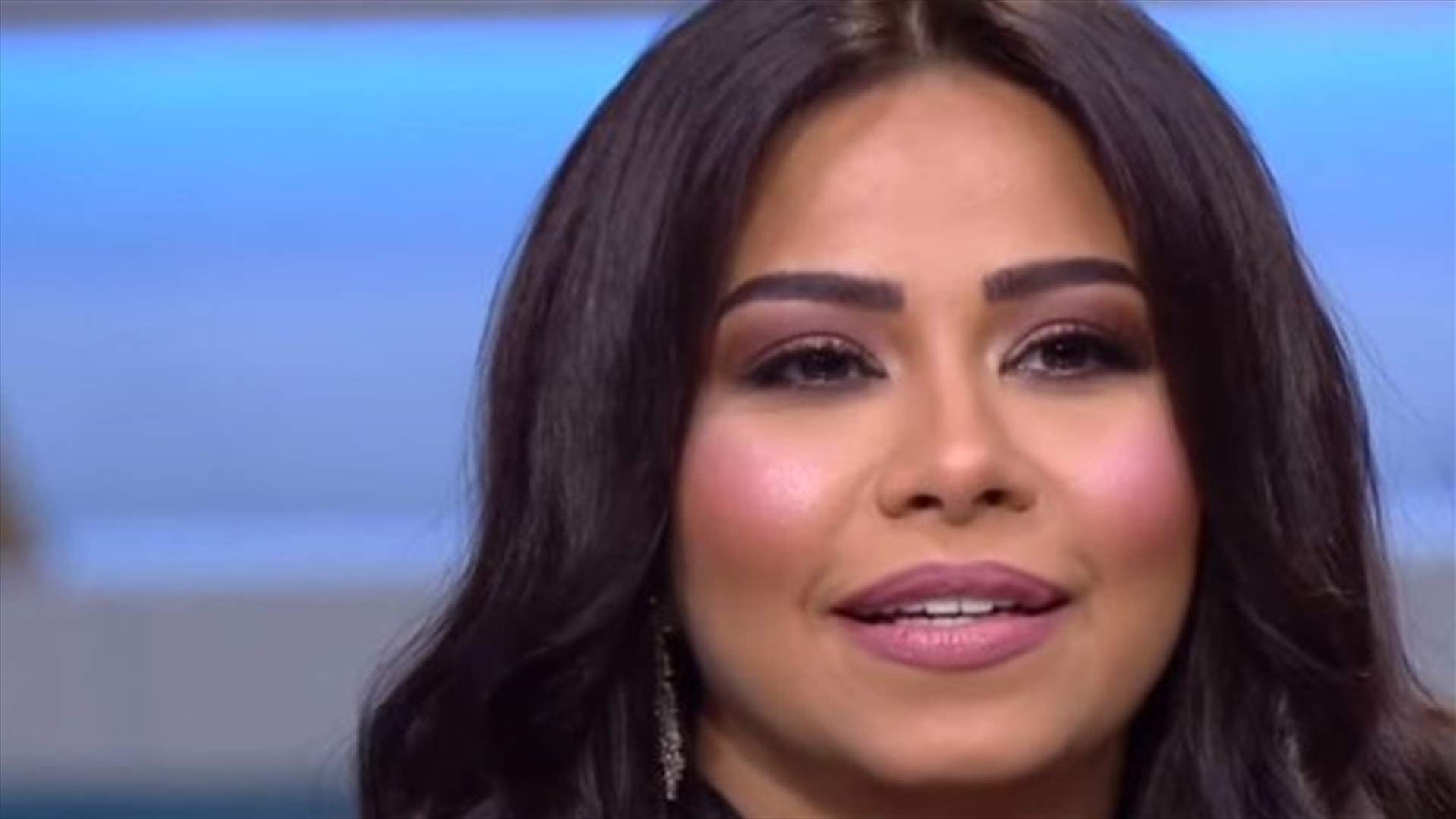 بالفيديو- شيرين عبد الوهاب تَبكي والدها بغناء "كده يا قلبي"