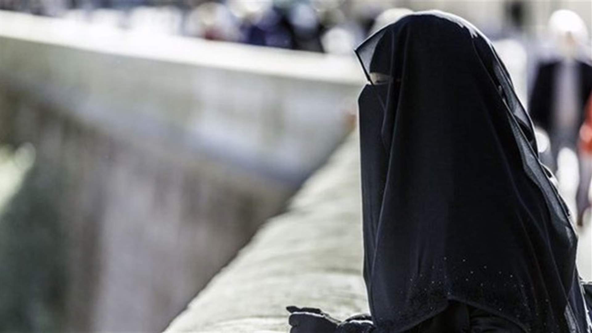 Danish lawmakers ban burqas