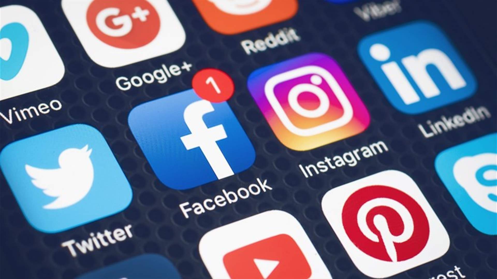 ضريبة على استخدام مواقع التواصل الاجتماعي!!