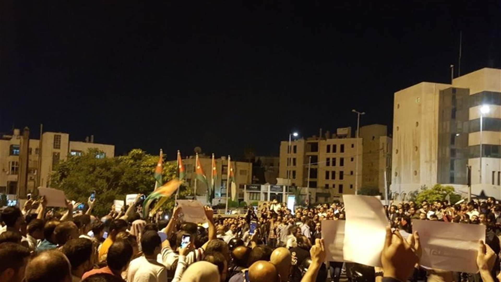 احتجاجات في الاردن عقب زيادة اسعار المحروقات والكهرباء