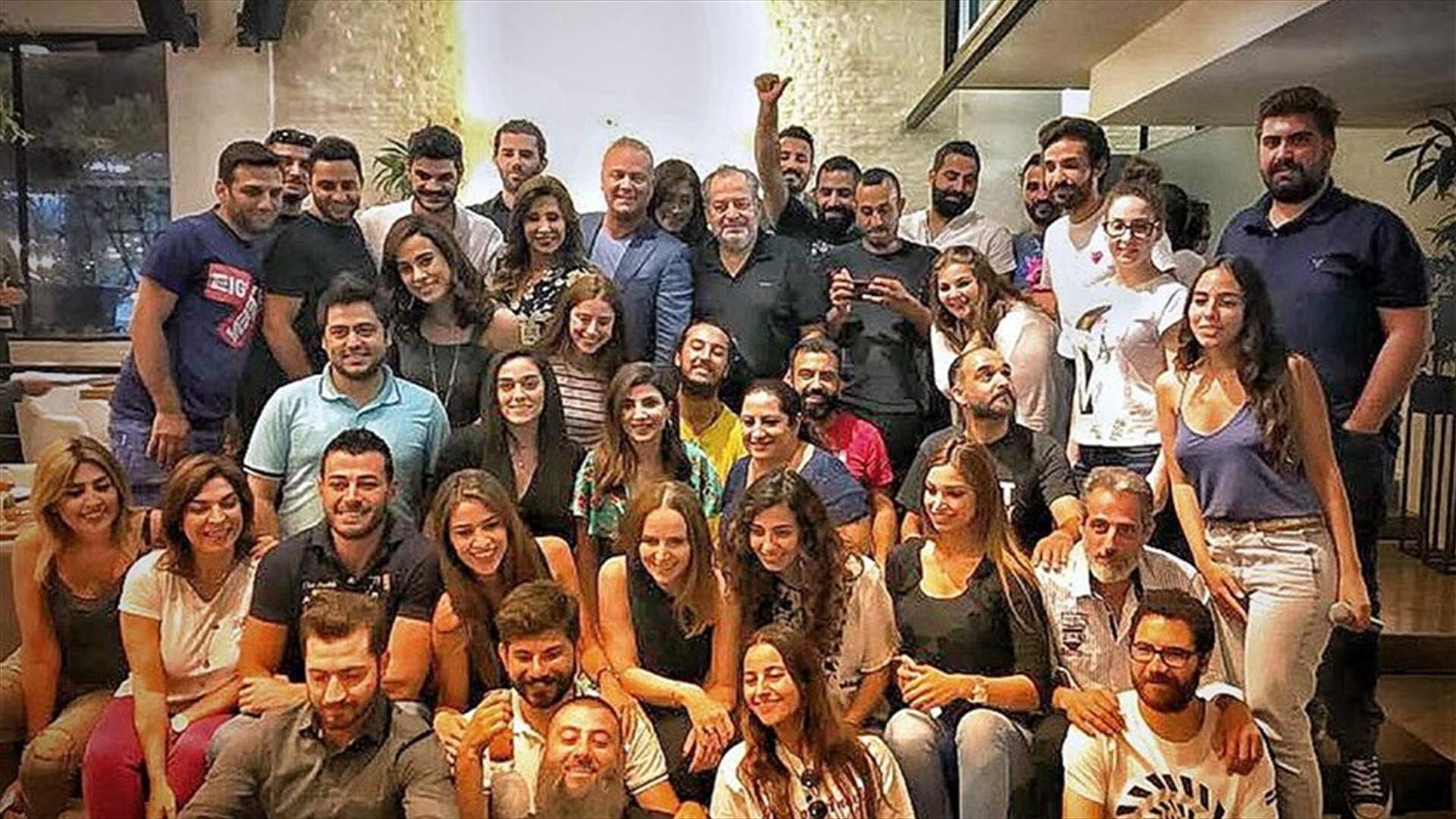 بعد 213 يوم تصوير.. اللقطة الأخيرة لفريق عمل "الحب الحقيقي"