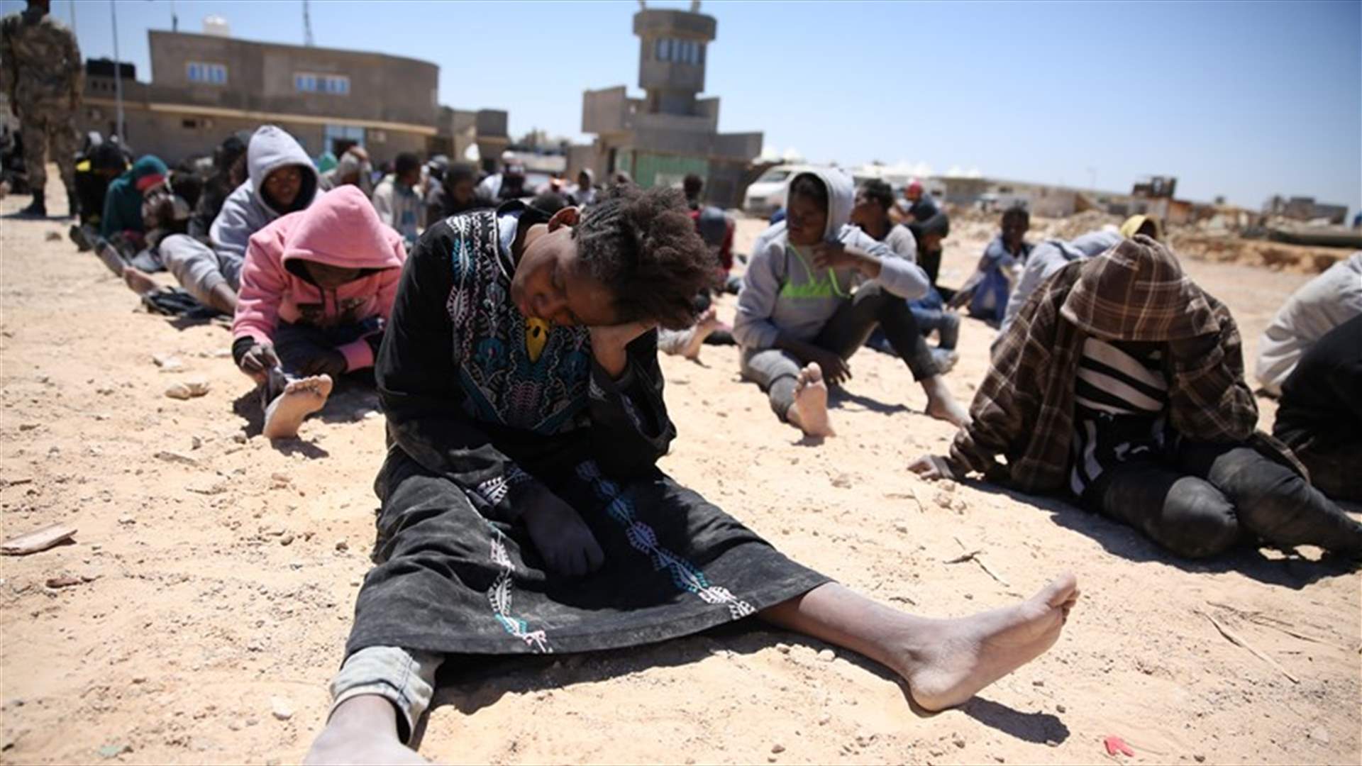 مقتل 12 مهاجرا حاولوا الفرار من مخيم احتجاز في ليبيا