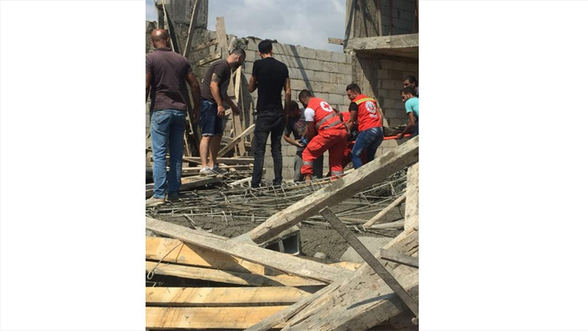جرحى بإنهيار سقف في مبنى قيد الانشاء في صيدا