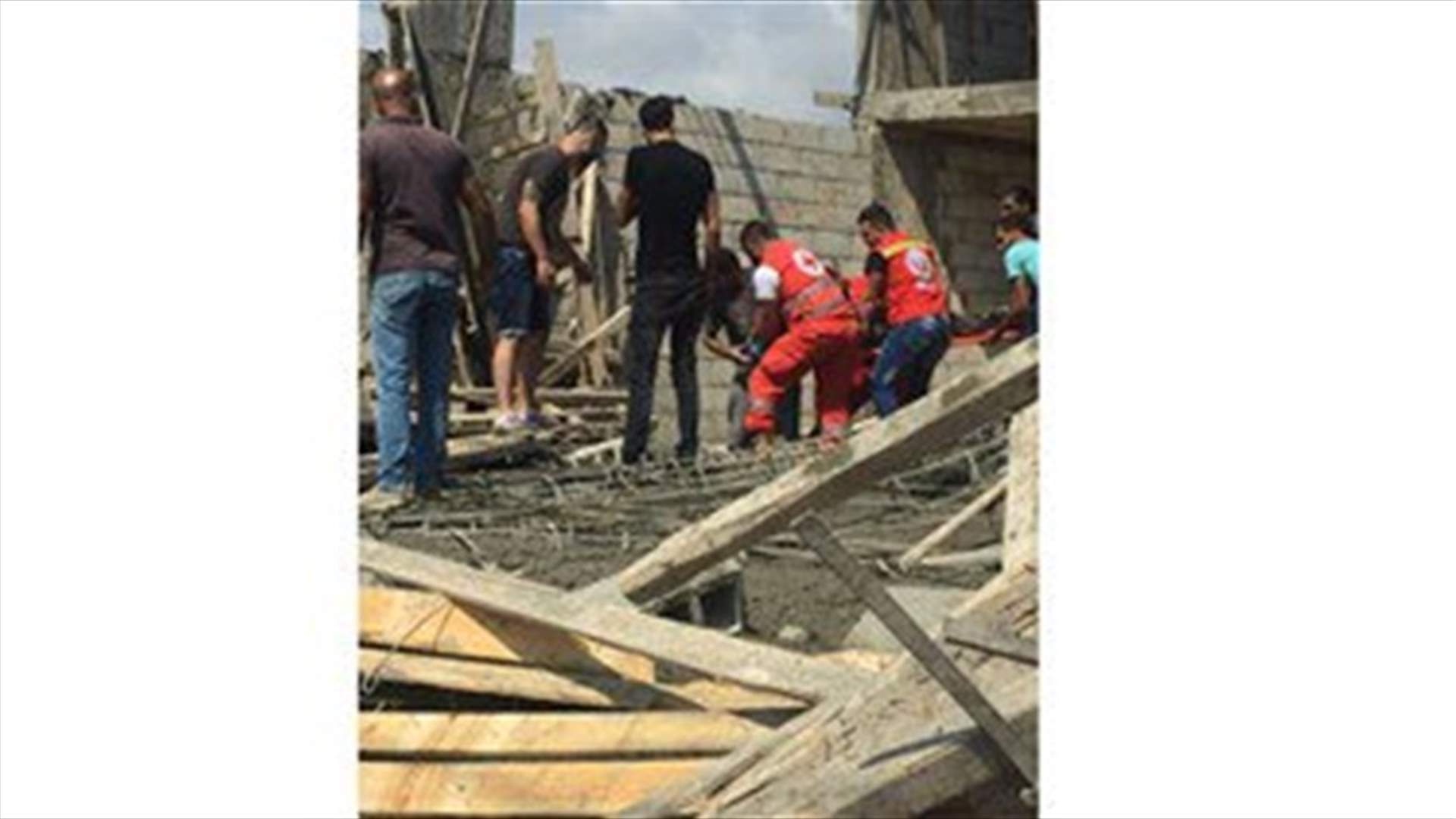 Roof of under construction building collapses, injures 4 workers