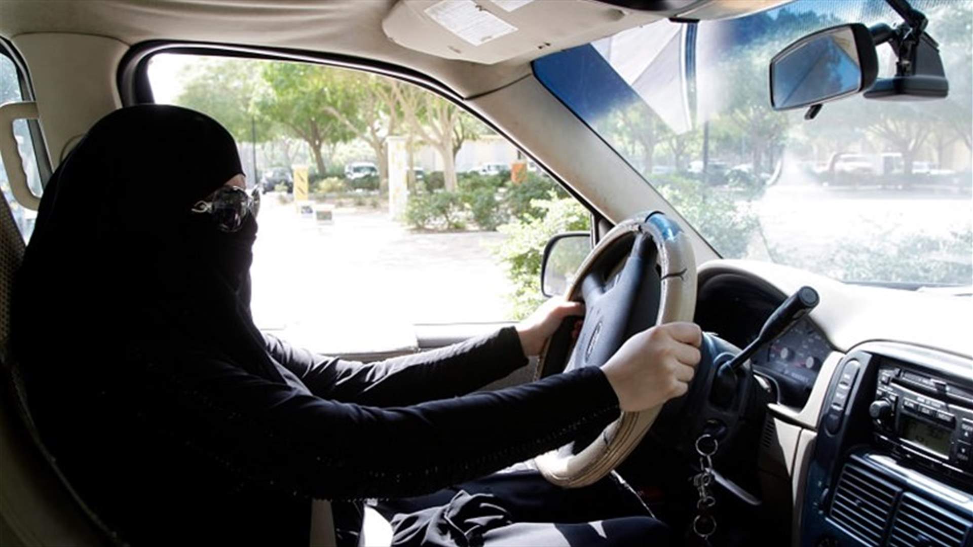 بالفيديو - السعودية بدأت اصدار رخص قيادة سيارات للنساء