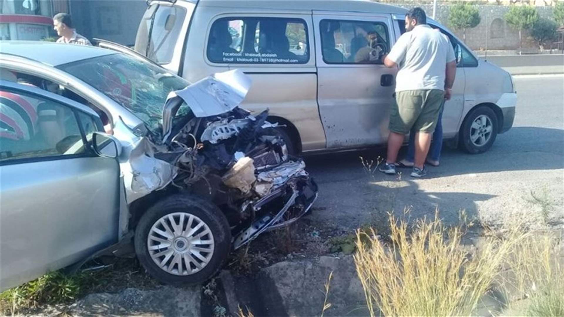 بالصورة - جرحى بحادث سير عند مفترق اوتوستراد البلمند