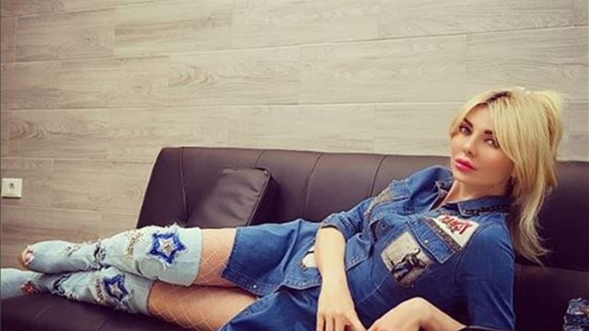 بالصورة- ميريام كلينك تطلب من أصدقائها تحضير المجدرة لها في مطبخها الزهري