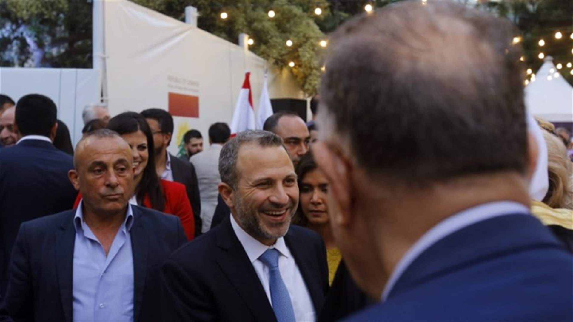 الاخبار: نزع فتيل "مراسيم القناصل"...وزير المال يُوقعها!