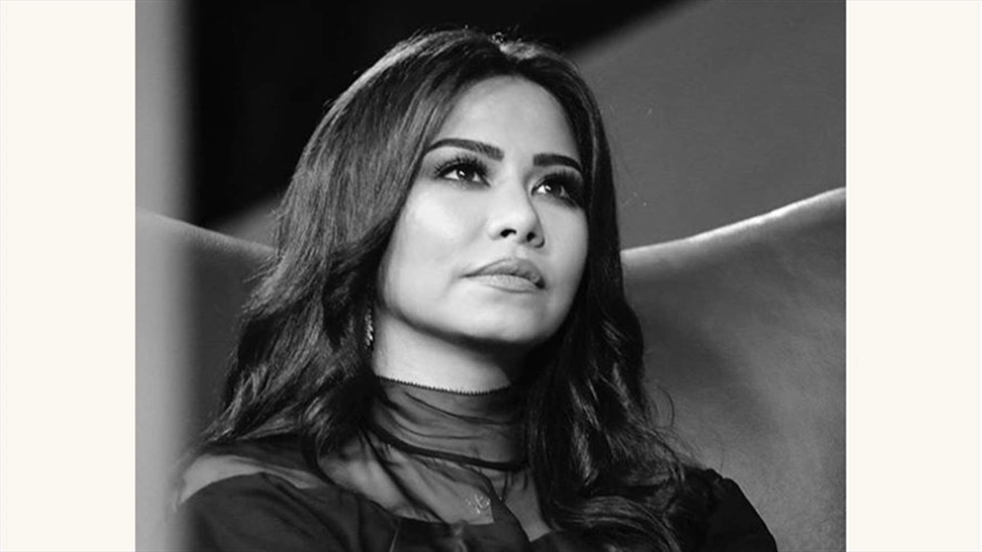 شيرين عبد الوهاب مع ابنتها من دون مكياج... الطفلة نسخة عن والدتها!