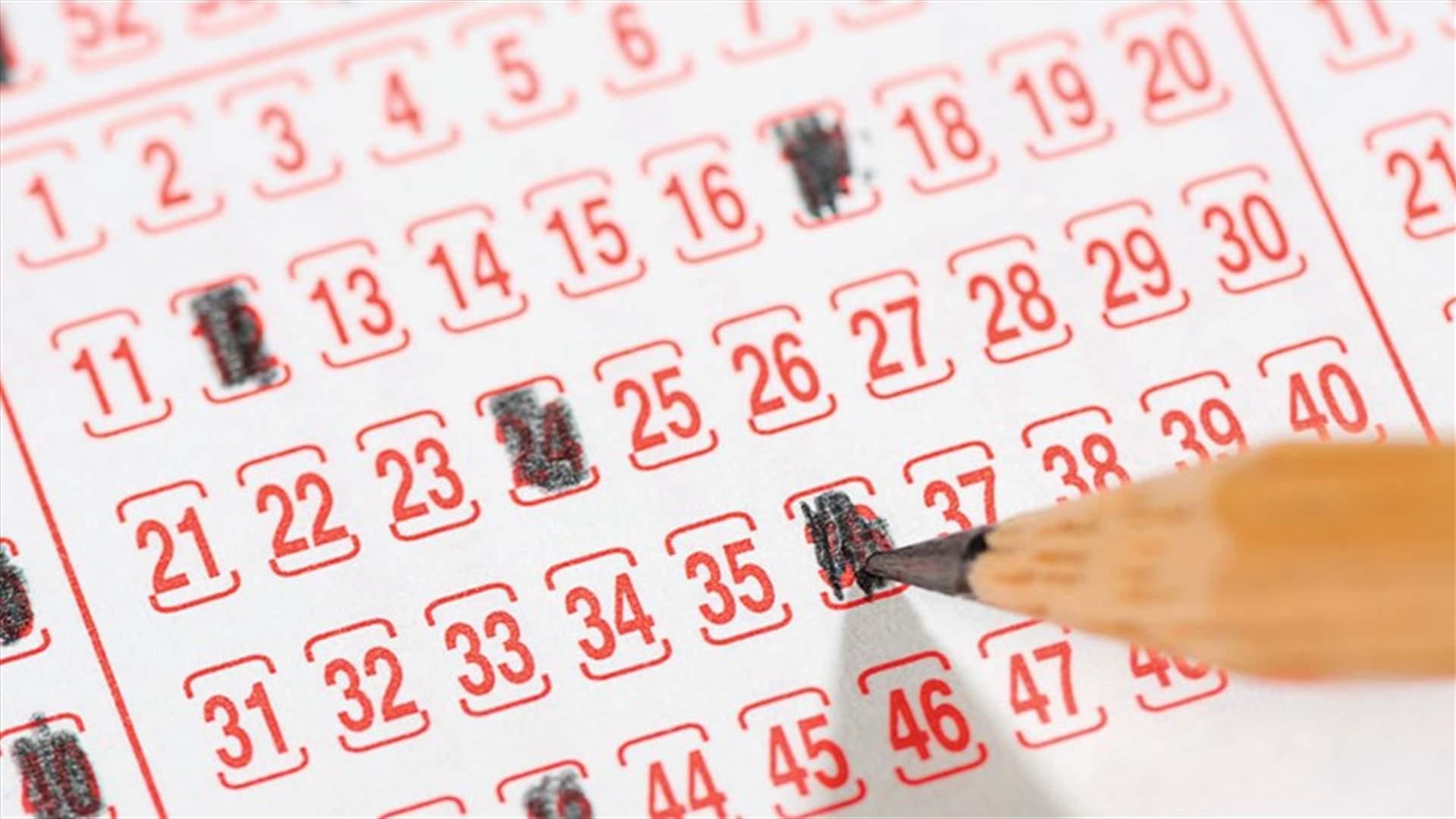 بالصورة – رابحة قرّرت أن تستلم جائزة اليانصيب بهذه الطريقة الغريبة!