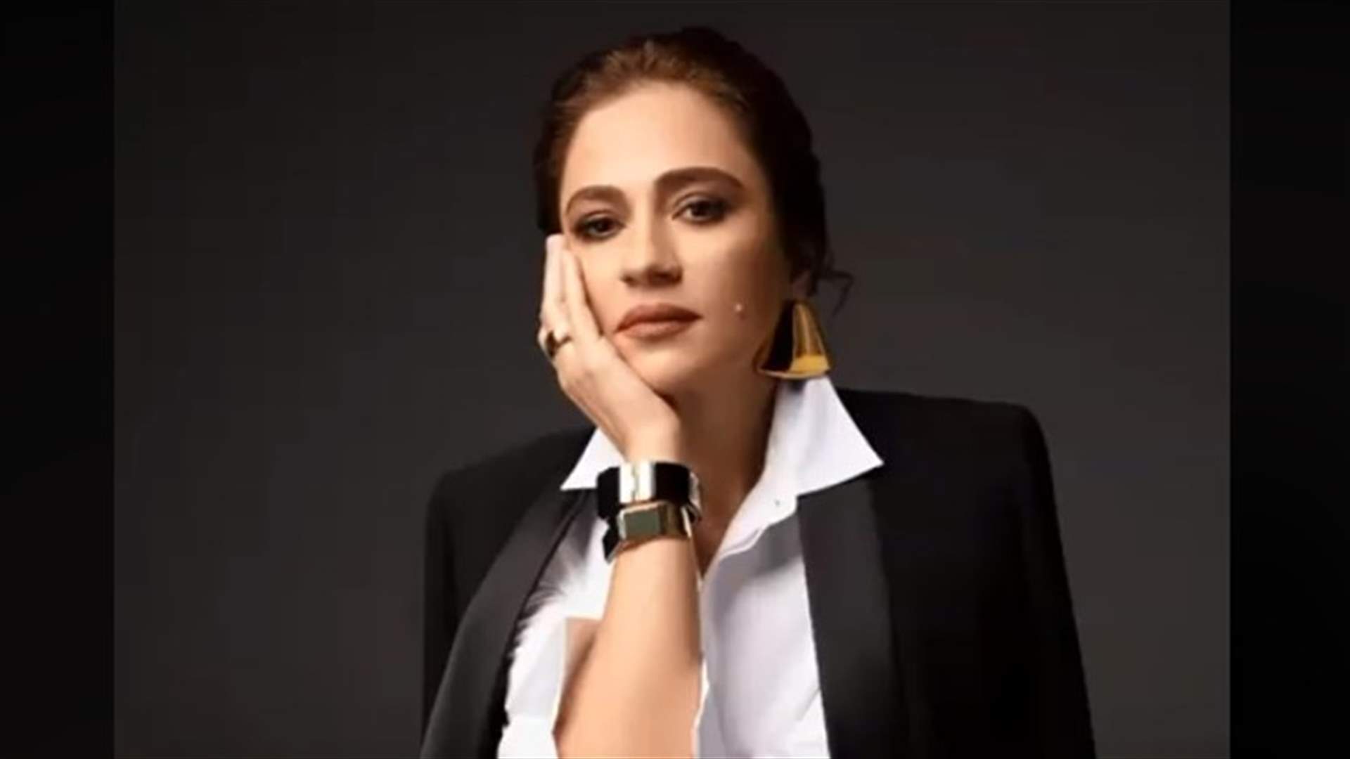 بالفيديو- جوليا بطرس تُشعل مواقع التواصل الإجتماعي بأغنيتها "ما بدّي"
