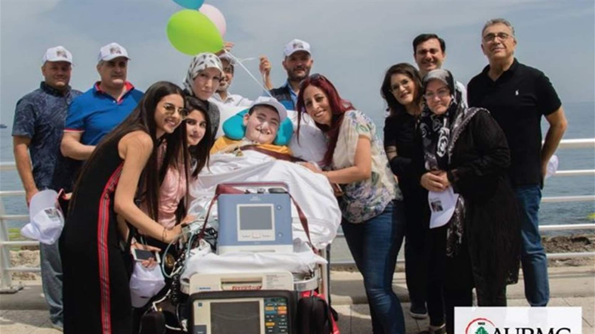 بالصور - &quot;عباس عقيل&quot;...خارج المستشفى لأول مرة منذ 16 عاماً!