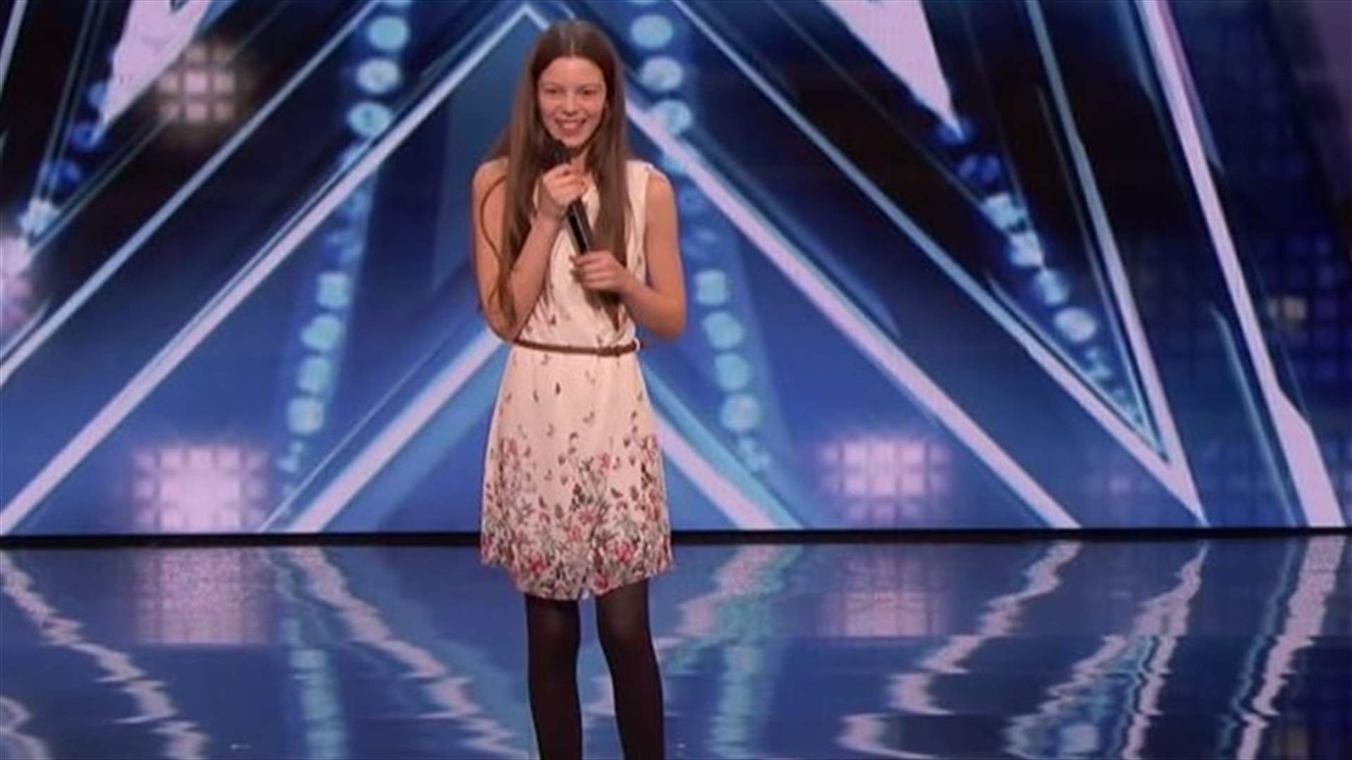 بالفيديو- طفلة تذهل العالم بأدائها في برنامج للمواهب... حصلت على &quot;الباز الذهبي&quot;