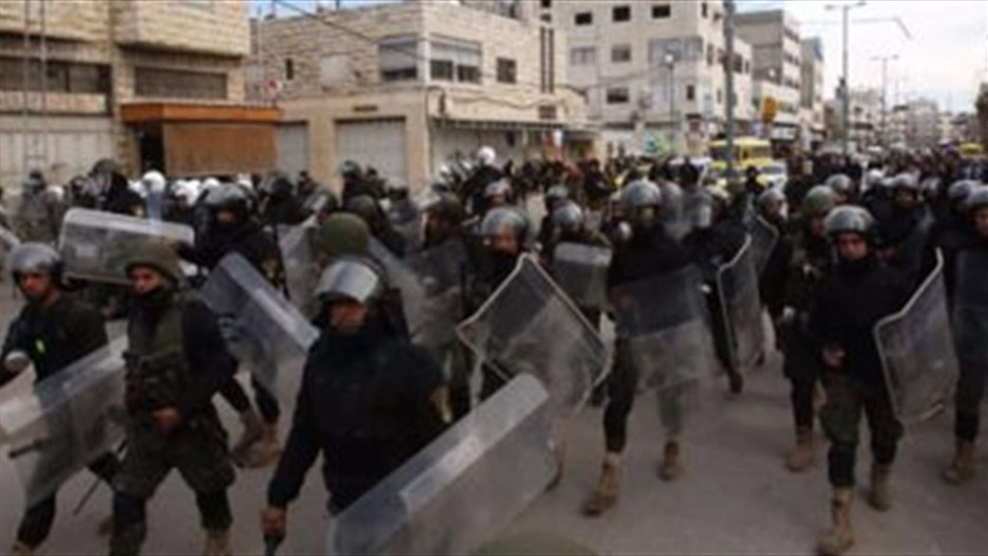 قوات الامن الفلسطينية تفرّق بالقوة تظاهرة تضامنية مع غزة