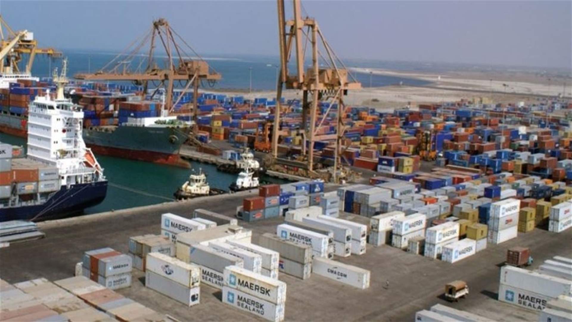 بعد غارات التحالف العسكري... هل بقي ميناء الحديدة مفتوحا؟