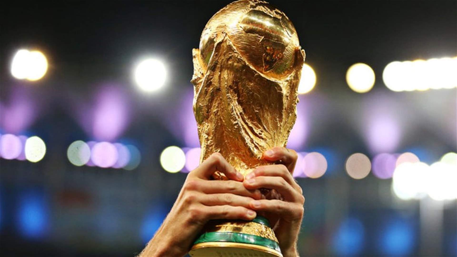 بالفيديو- أمور ترونها فقط في العالم العربي... كأس العالم يتحّول إلى نرجيلة!