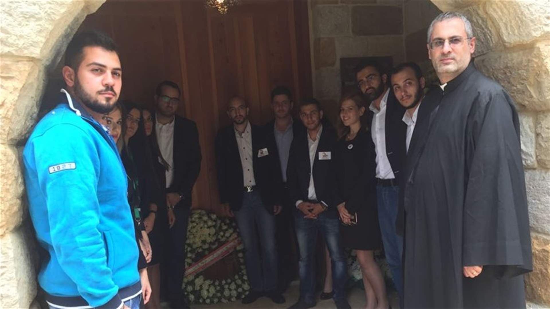 المنظمة الشبابية في "حركة الاستقلال" تضع اكليلا على ضريح فرنجية
