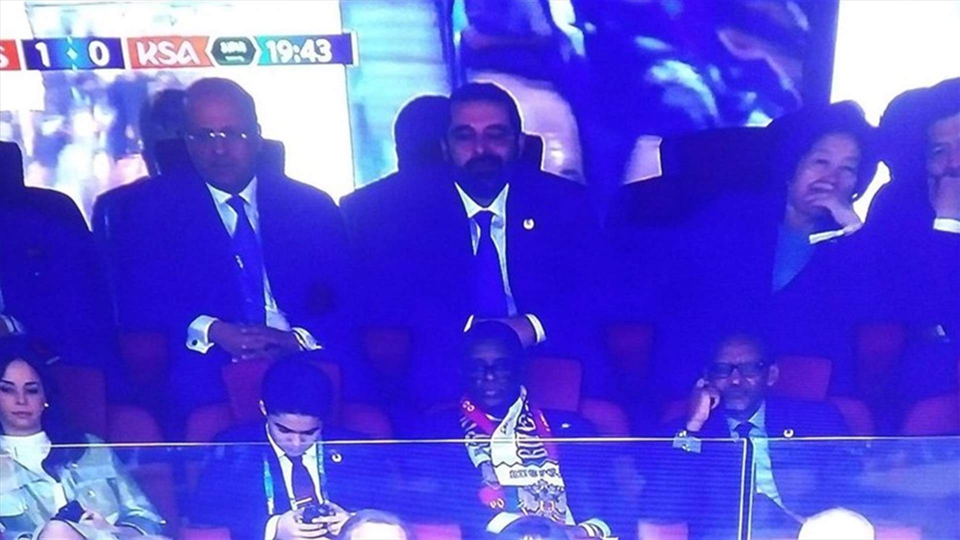 "سيلفي" للحريري خلال مشاهدته المونديال... بمن جمعته؟