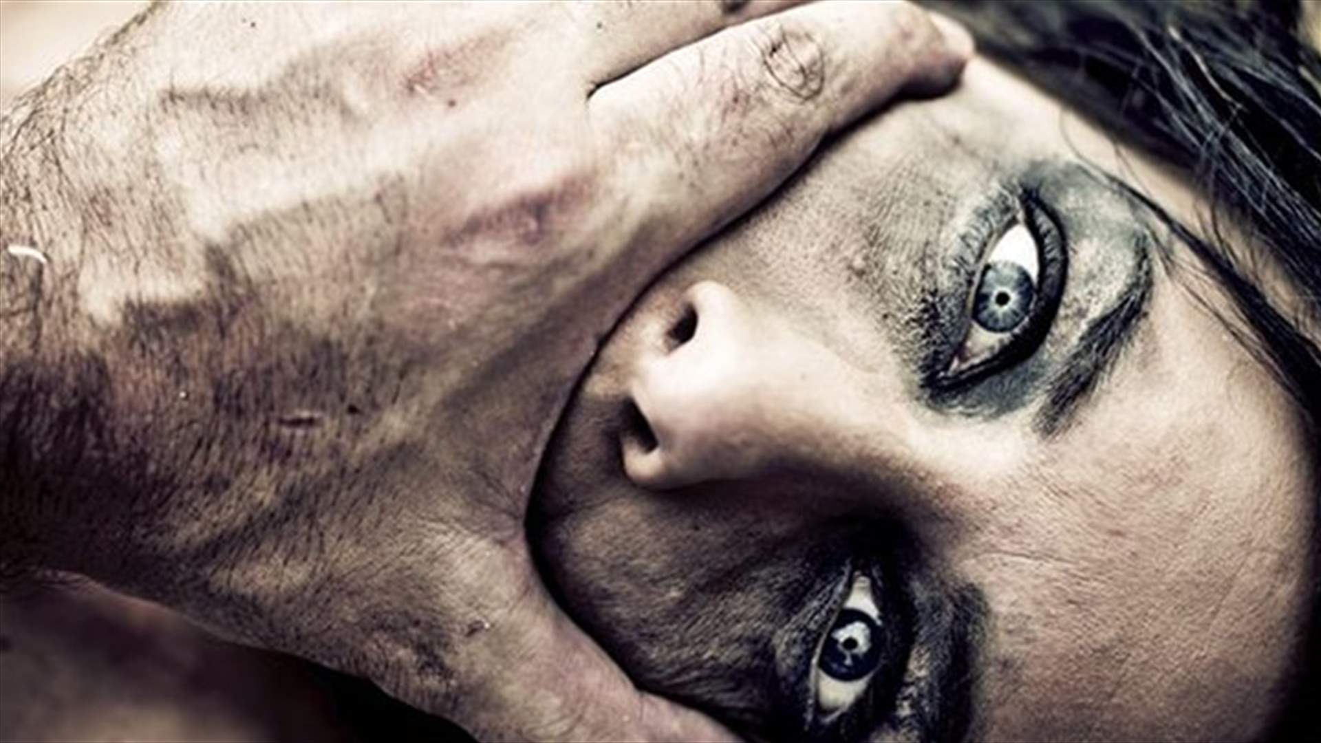 شرطي اغتصب امرأة في حافلة نقل المتهمين... وهذا ما حصل!