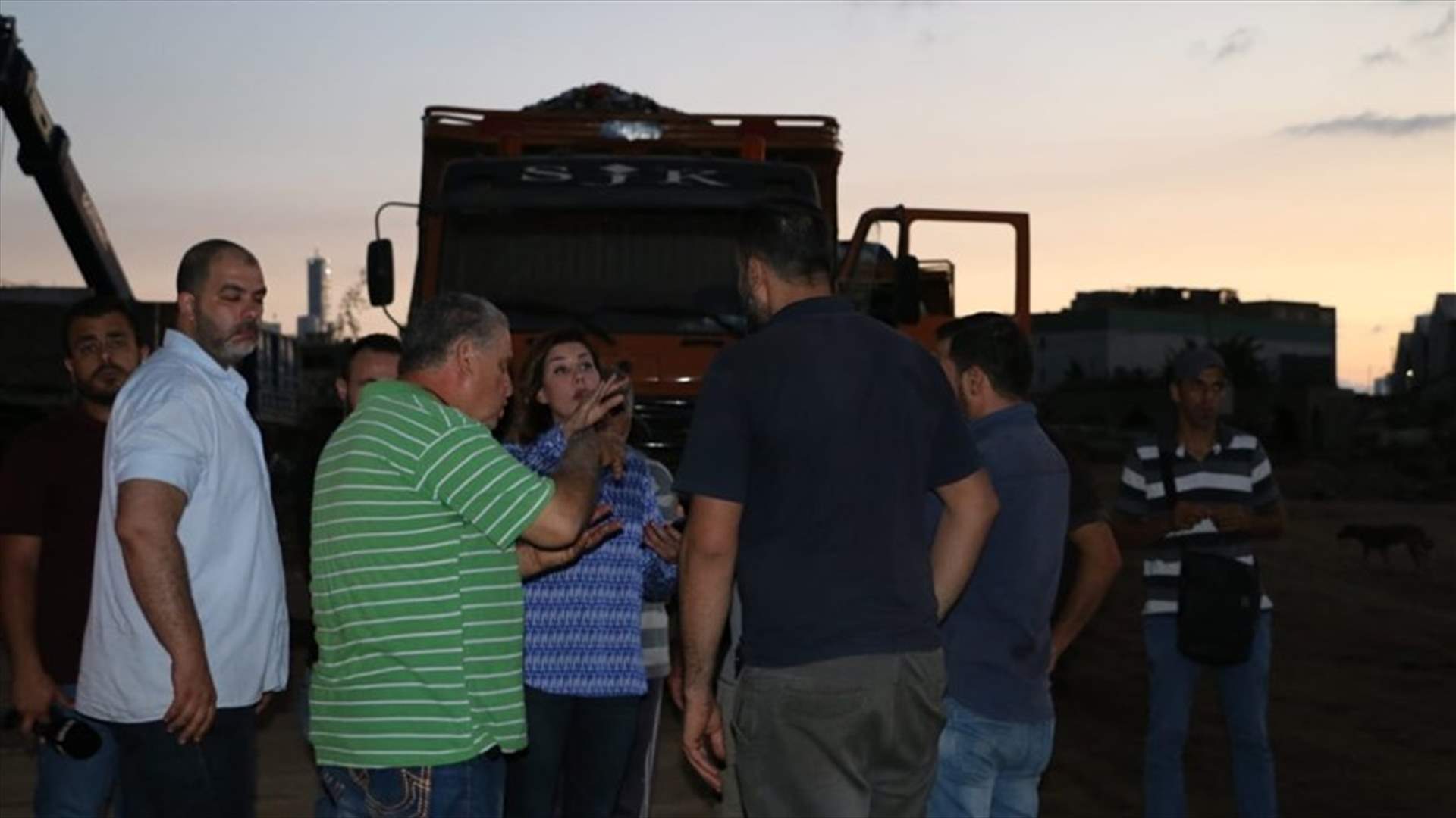 بالصور- يعقوبيان توقف 3 شاحنات من النفايات غير المفرزة وترد على الشركة المتعهدة