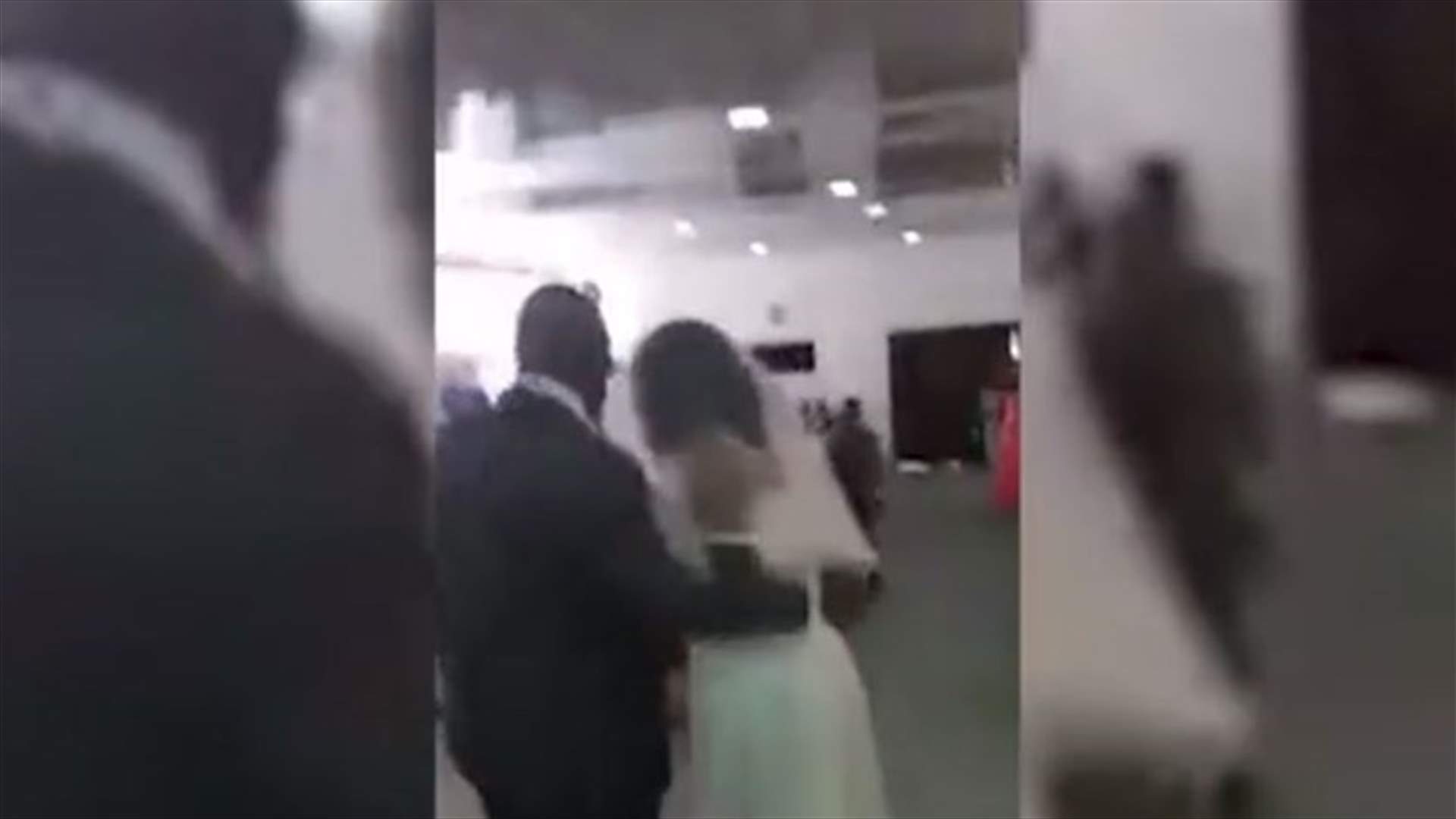 بالفيديو- اقتحمت زفاف حبيبها بالثوب الأبيض... وهذا ما حصل!