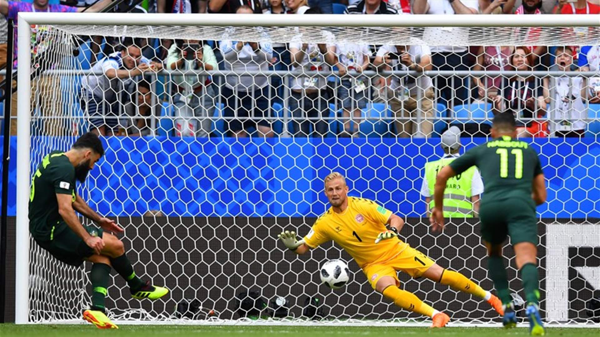 ركلة جزاء يديناك تمنح استراليا التعادل 1-1 مع الدنمرك