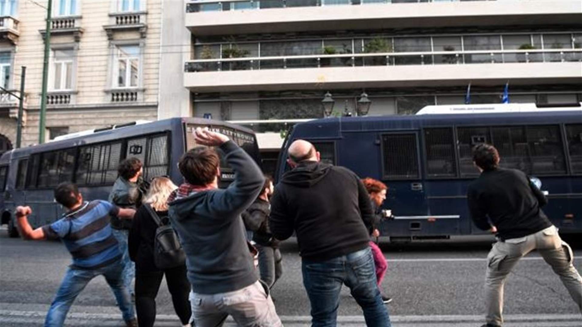دائنو اليونان يتفقون على تخفيف ديونها