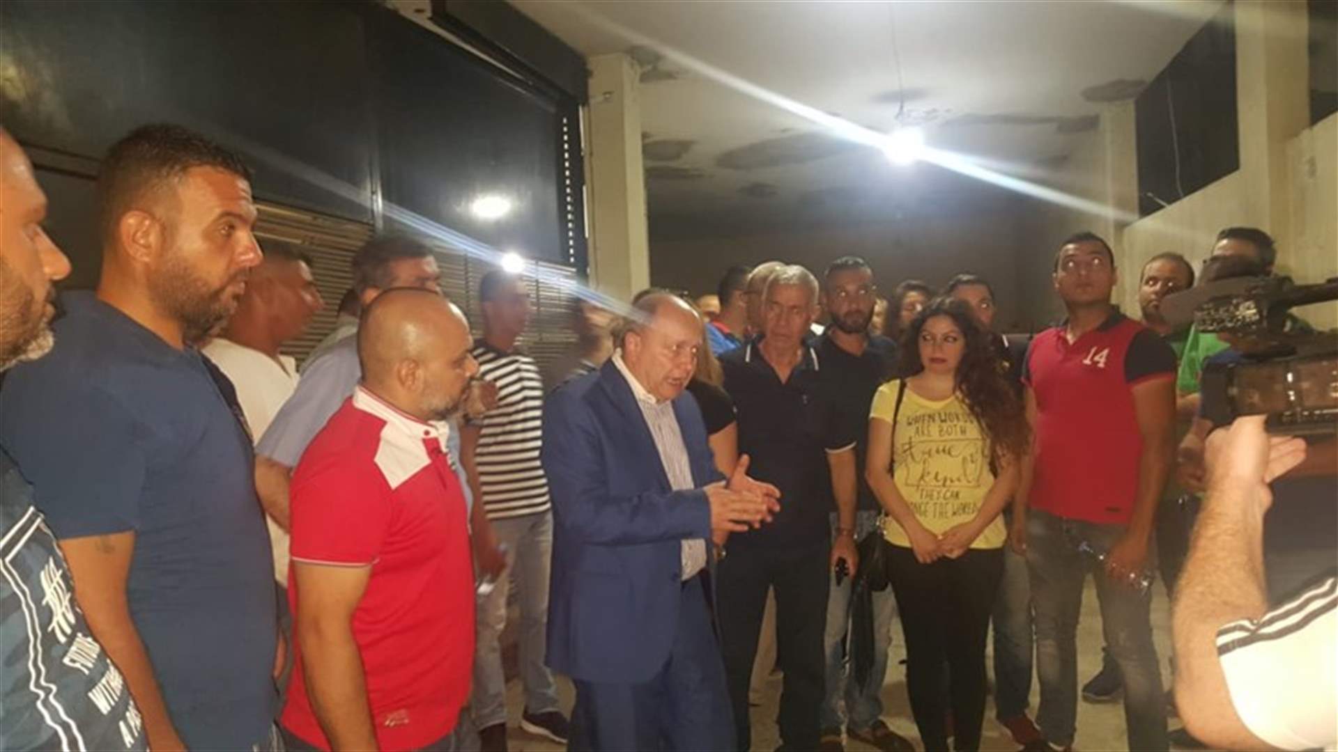 اعتصام للمصروفين من البلد والوسيط وانتغرا... الاسمر: لن نسمح للجريدة بأن تصدر الا بعد دفع حقوق الناس