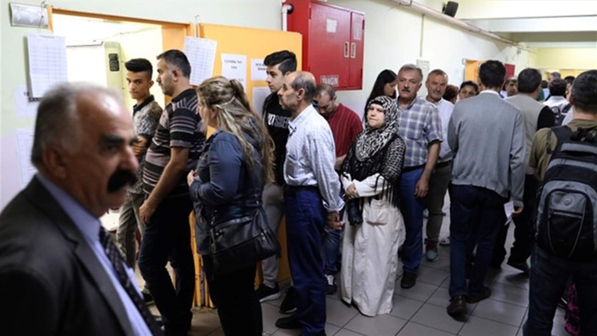 فتح صناديق الاقتراع في الانتخابات الرئاسية والتشريعية المبكرة في تركيا