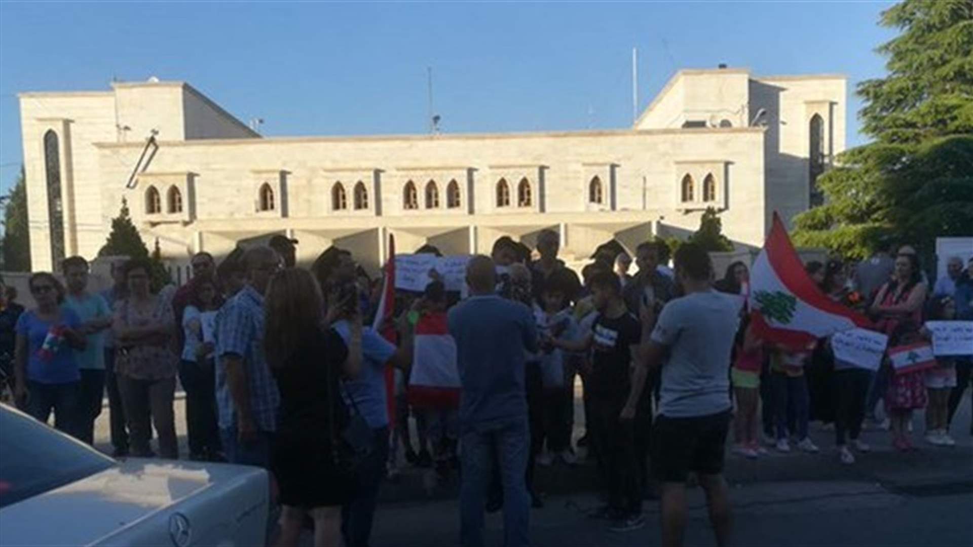 Residents of Hermel protest against lack of security