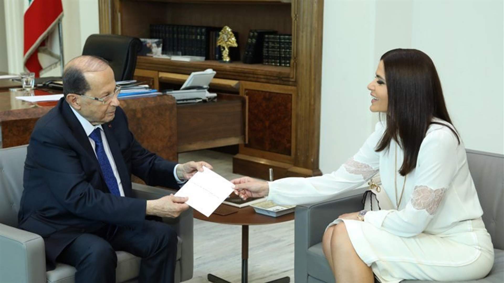 MP Geagea meets with President Aoun, invites him to attend Cedars Festival opening