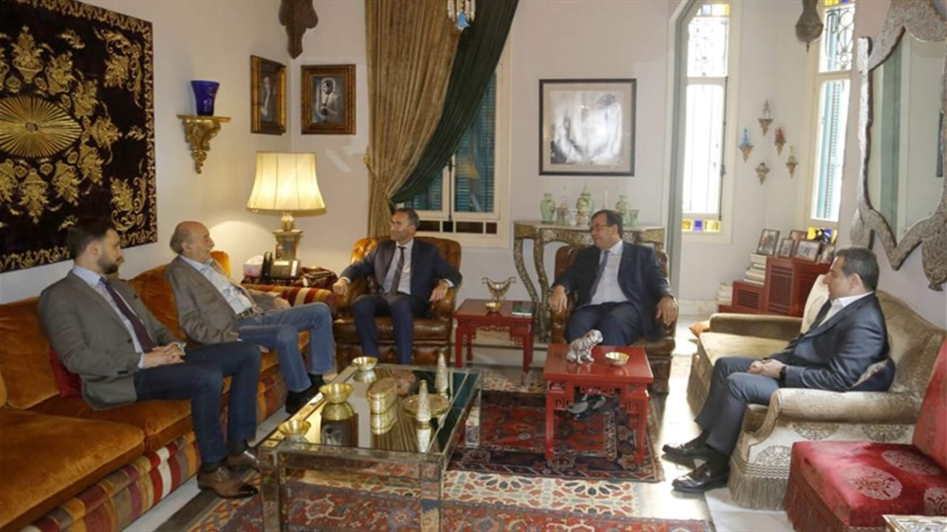 جنبلاط إستقبل مستشار ماكرون ولازاريني وتلقى إتصالاً من بوغدانوف