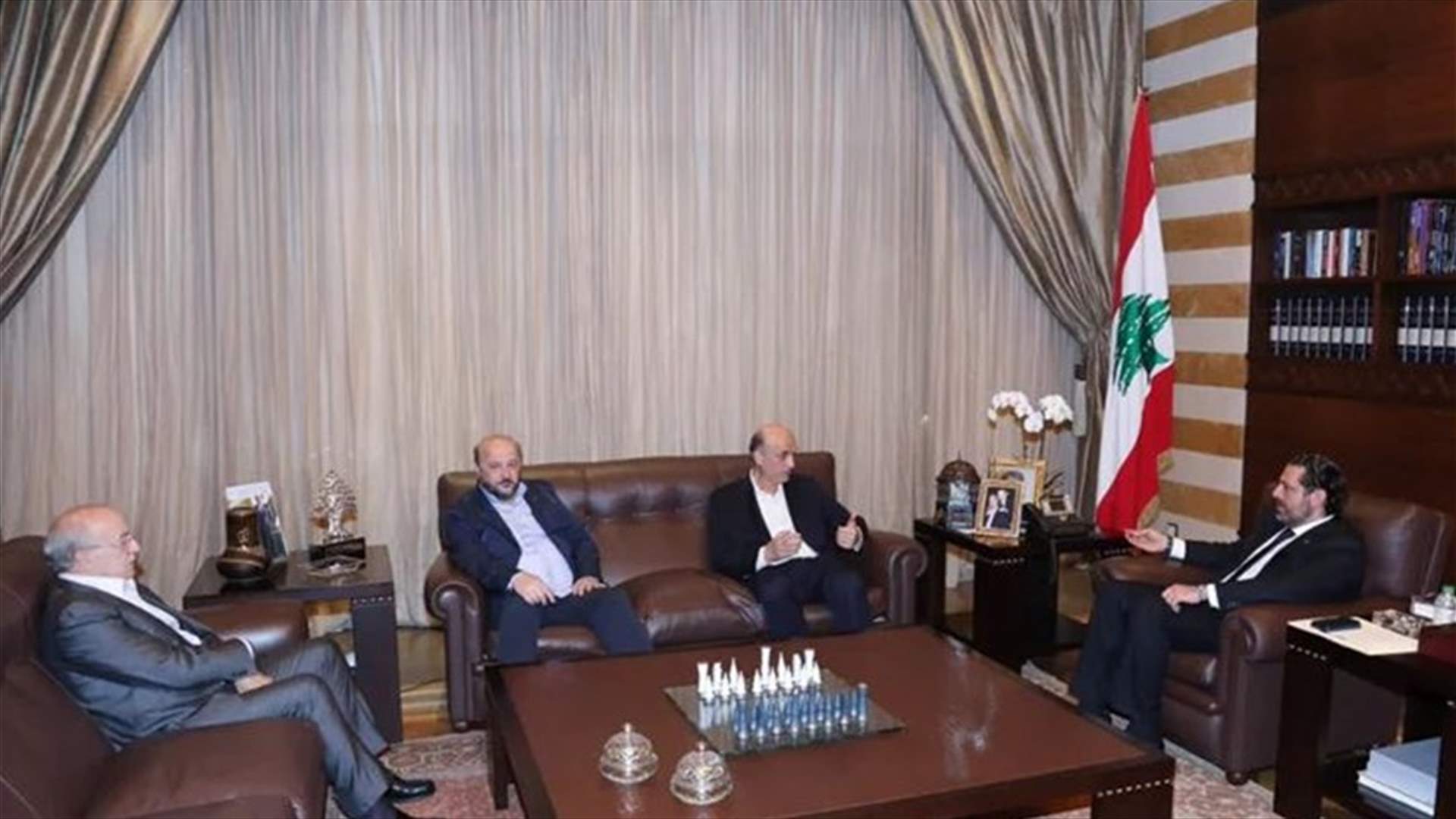 متمسكون بتفاهم معراب... جعجع من بيت الوسط: سنوقف السجالات السياسية