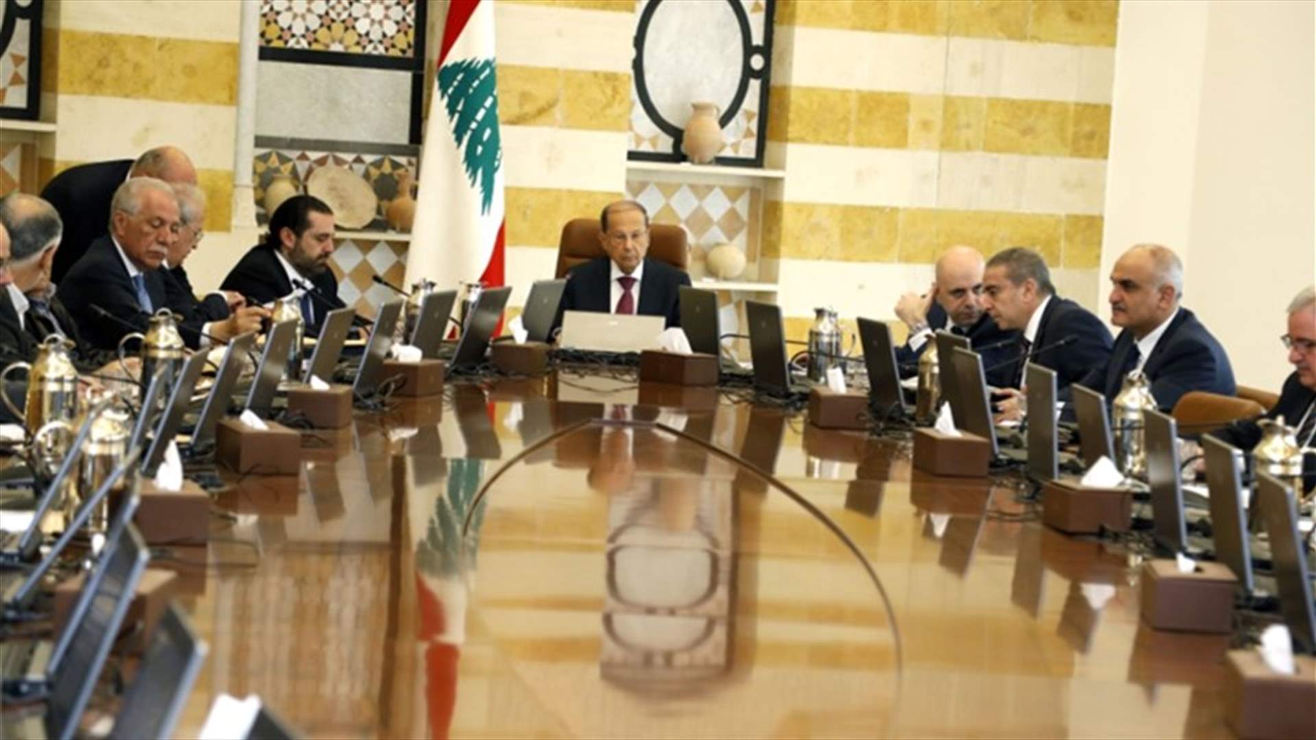 الاخبار: فضيحة المرسوم المهرّب...الاتصالات هدية للقطاع الخاص