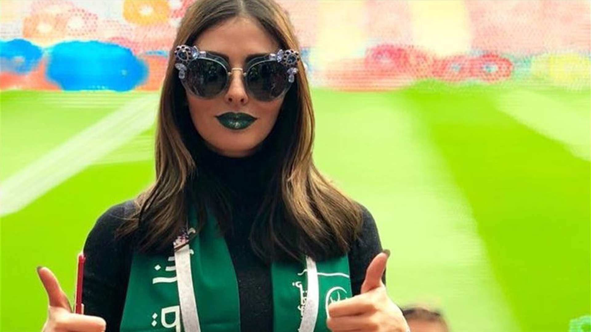 بالصورة - فنانة مغربية تشجع السعودية بطريقةٍ استفزّت متابعيها